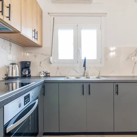 Elegant For Friends & Couples Apartment